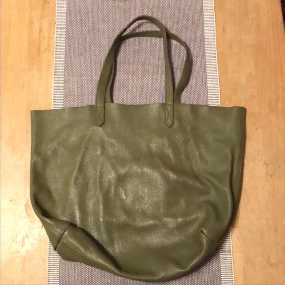 COPY - Cuyana Leather tote in Olive - Picture 2 of 6